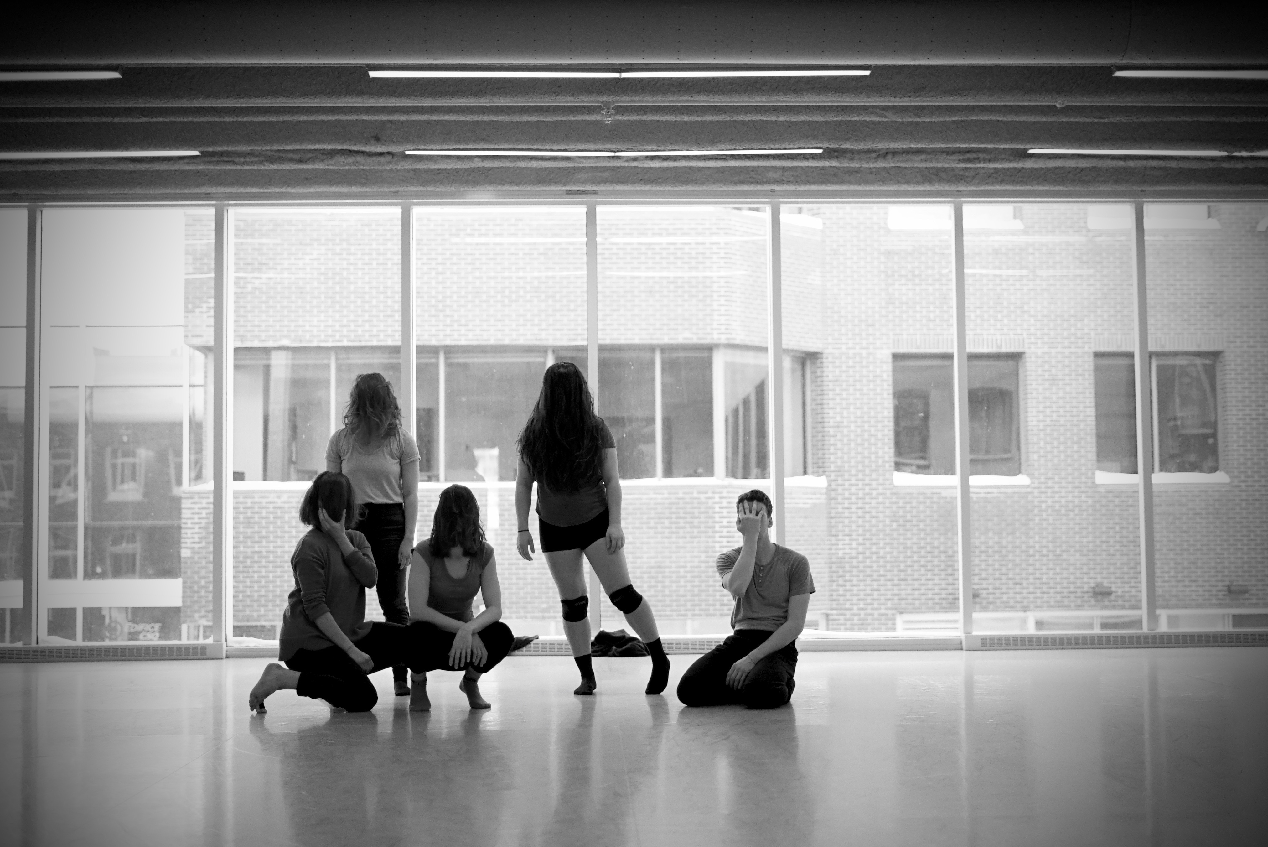 Mélanie Demers en création avec les Finissants de L'École de danse de Québec