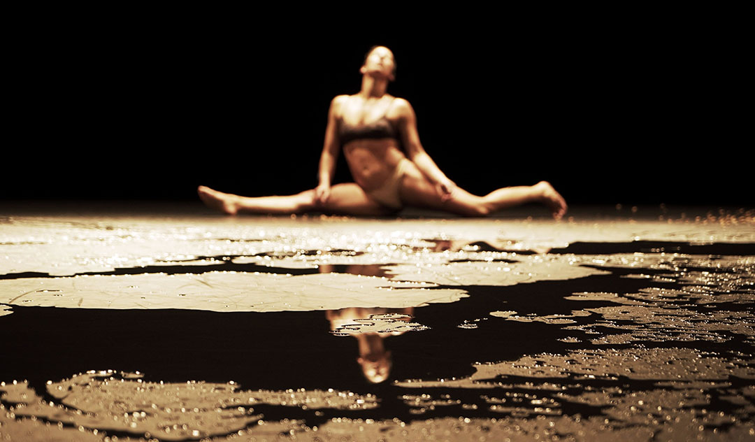 Arielle Warnke St-Pierre en répétition de Gratter la pénombre © Maison pour la danse